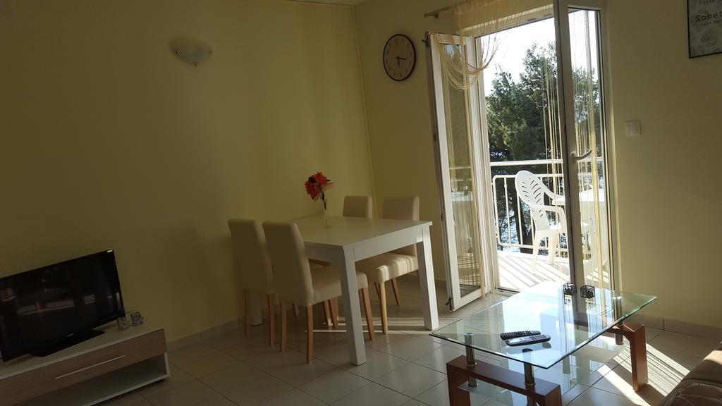 Apartments And Rooms Kod Mate Tribanj-Kruscica Exterior foto